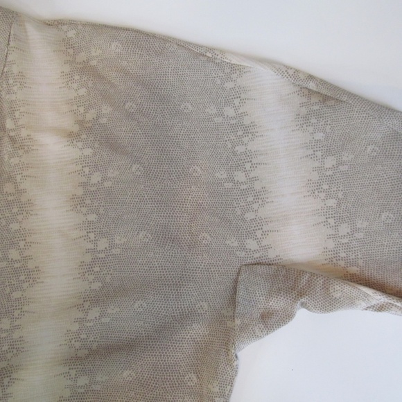 Equipment Femme 100% Silk Animal Print Buttons Up Blouse Women's Size Small - Picture 11 of 13